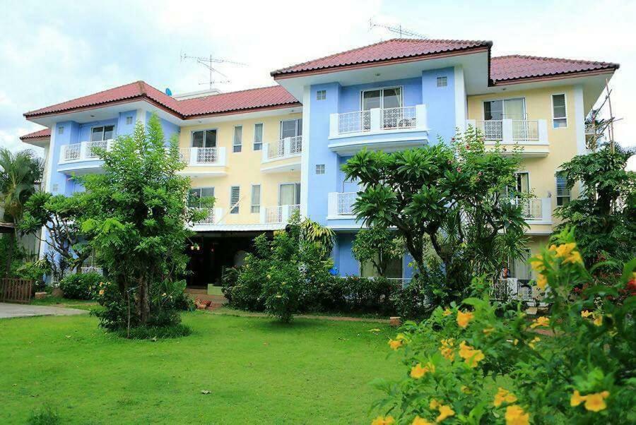 Rungnatee Place & Boutique Hotel Buriram Bagian luar foto