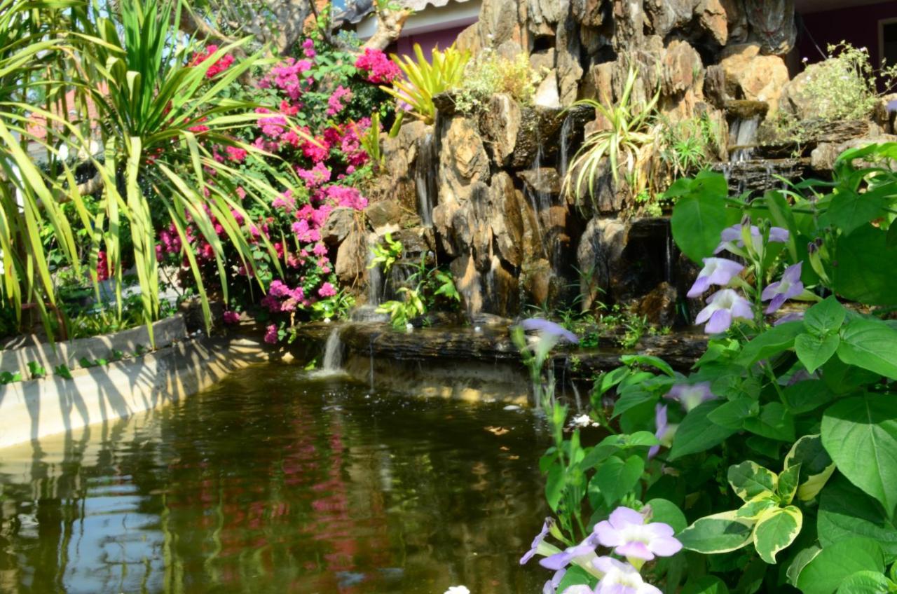 Rungnatee Place & Boutique Hotel Buriram Bagian luar foto